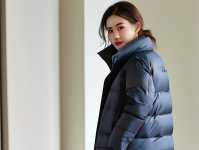 选对羽绒服，温暖与时尚并存，服选购指南，保暖与时尚的完美结合